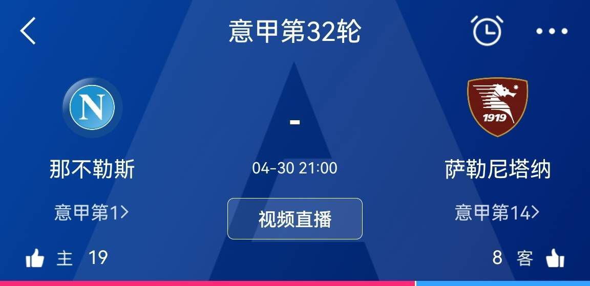 他为什么连承认的念头都没有？难道，自己在他眼里就这么不值一提吗？他连承认救过自己都不愿意？想到这，她眼中噙着泪道：当初在金陵饭店的时候，萧海龙请我吃饭，我被富二代搭讪，结果萧海龙惹了人家，被人围在饭店门口，眼看着就要出事，危急关头萧海龙竟然抛下我逃走，那时候就有一个蒙面英雄，像是盖世英雄一样，把所有人都打倒，拯救了我，而且你还把我......说到这，董若琳面色瞬间酡红一片，那天自己还和叶辰发生了肌肤之亲，裤子都被叶辰脱了......当然，她也很清楚，叶辰脱了自己的裤子，其实是为了救自己，并没有任何不轨之心。